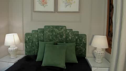 Snapshot of ana_beckett chatting on March 4, 10:46 am Ana  online show from March 4, 10:46 am