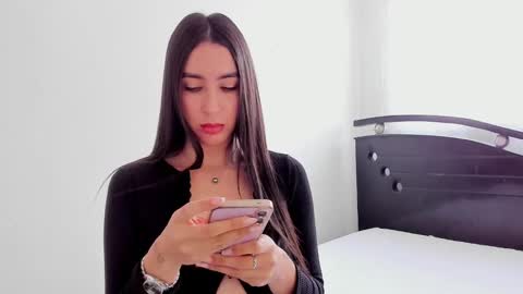 Snapshot of ana_castilo chatting on December 14, 12:23 pm Ana IG an castillo 1 online show from December 14, 12:23 pm
