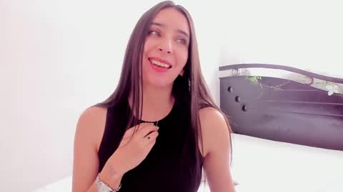 Snapshot of ana_castilo chatting on February 24, 2:14 pm Ana IG an castillo 1 online show from February 24, 2:14 pm