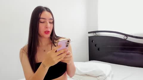 Snapshot of ana_castilo chatting on January 3, 11:35 am Ana IG an castillo 1 online show from January 3, 11:35 am