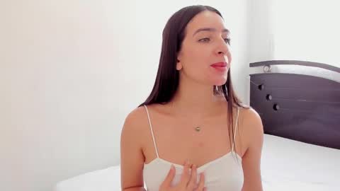 Snapshot of ana_castilo chatting on February 9, 12:52 pm Ana IG an castillo 1 online show from February 9, 12:52 pm