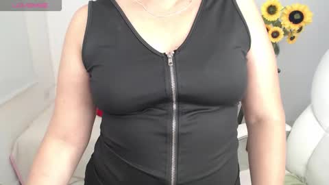 Snapshot of ana_hotmilf chatting on October 10, 8:25 pm Ana online show from October 10, 8:25 pm