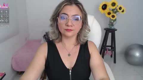 Snapshot of ana_hotmilf chatting on September 22, 2:10 am Ana online show from September 22, 2:10 am