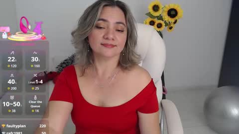 Snapshot of ana_hotmilfx chatting on October 9, 1:32 am ANA online show from October 9, 1:32 am