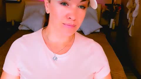 Snapshot of ana_mills chatting on October 22, 3:28 pm Ana online show from October 22, 3:28 pm