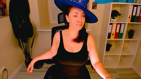 Snapshot of ana_mills chatting on October 29, 10:30 am Ana online show from October 29, 10:30 am