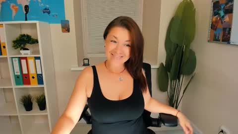 Snapshot of ana_mills chatting on September 18, 3:43 pm Ana online show from September 18, 3:43 pm