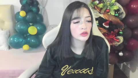Snapshot of ana_ruuh chatting on December 10, 10:16 pm Im anna but you can call me as you want online show from December 10, 10:16 pm