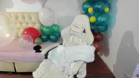 Snapshot of ana_ruuh chatting on December 2, 7:58 pm Im anna but you can call me as you want online show from December 2, 7:58 pm