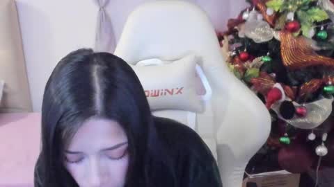 Snapshot of ana_ruuh chatting on December 21, 4:25 pm Im anna but you can call me as you want online show from December 21, 4:25 pm