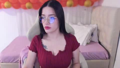 Snapshot of ana_ruuh chatting on February 19, 8:41 pm Im anna but you can call me as you want online show from February 19, 8:41 pm
