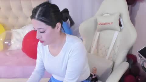 Snapshot of ana_ruuh chatting on January 12, 5:11 pm Im anna but you can call me as you want online show from January 12, 5:11 pm