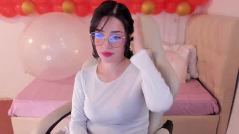 Snapshot of ana_ruuh chatting on February 7, 4:35 pm Im anna but you can call me as you want online show from February 7, 4:35 pm