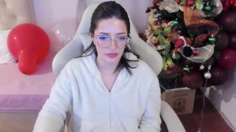Snapshot of ana_ruuh chatting on December 20, 1:58 am Im anna but you can call me as you want online show from December 20, 1:58 am