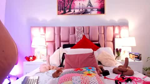 Snapshot of anaa_bellaa chatting on September 26, 2:04 pm anaa_bellaa online show from September 26, 2:04 pm