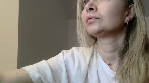 Snapshot of anabellaana11 chatting on March 11, 2:21 am anabellaana11 online show from March 11, 2:21 am
