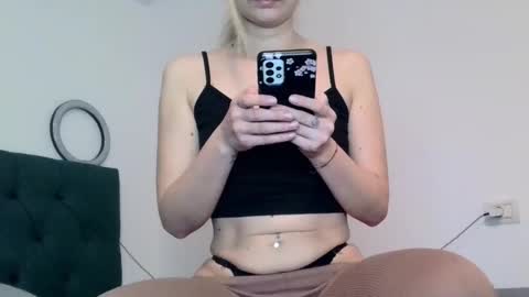 Snapshot of anabellaana11 chatting on March 4, 4:30 pm anabellaana11 online show from March 4, 4:30 pm