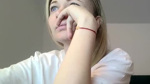 Snapshot of anabellaana11 chatting on March 10, 2:39 am anabellaana11 online show from March 10, 2:39 am