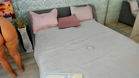   Ana   online show from April 22, 8:11 am