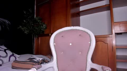 Snapshot of anahi__18 chatting on December 18, 3:04 am Anahi online show from December 18, 3:04 am