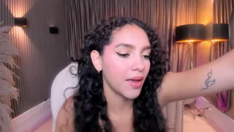 Anahi Curlie online show from June 2, 11:11 am