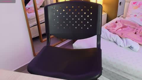 Snapshot of anahi_maite chatting on October 27, 8:14 pm Anahi  online show from October 27, 8:14 pm