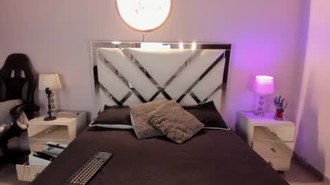 Snapshot of anahii_jones chatting on January 3, 8:43 pm Anah Jones online show from January 3, 8:43 pm