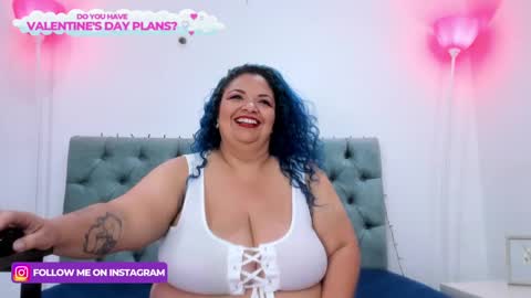 Snapshot of anamariiarios chatting on February 3, 8:35 pm Ana Maria online show from February 3, 8:35 pm