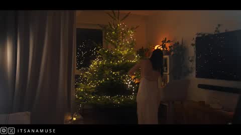 Ana online show from December 3, 10:01 pm