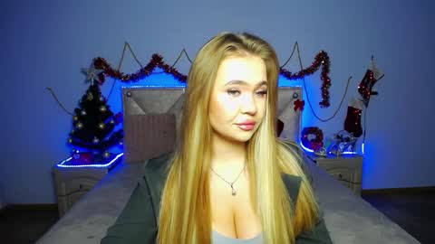 anastacyyellig online show from December 18, 6:10 am