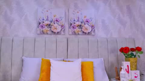 Mia online show from February 7, 1:26 pm