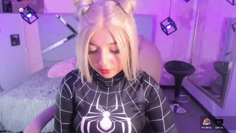 Ana online show from October 31, 9:19 pm