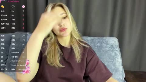 Snapshot of and1sa chatting on October 31, 9:19 pm Andisa online show from October 31, 9:19 pm