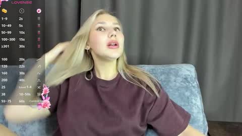 Snapshot of and1sa chatting on October 29, 8:00 pm Andisa online show from October 29, 8:00 pm