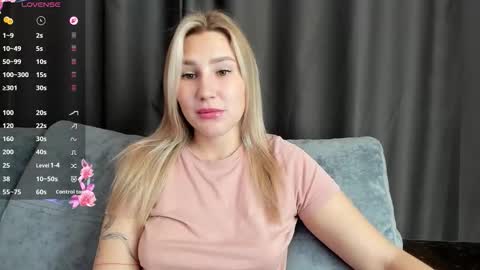 Snapshot of and1sa chatting on October 18, 10:29 am Andisa online show from October 18, 10:29 am