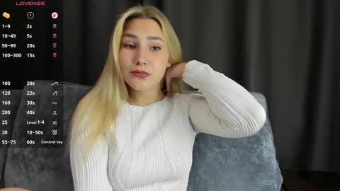 Snapshot of and1sa chatting on September 21, 10:25 am Andisa online show from September 21, 10:25 am