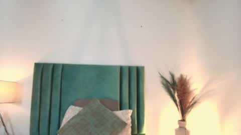 Snapshot of andracyruss chatting on September 23, 11:52 am Andra Cyrus online show from September 23, 11:52 am