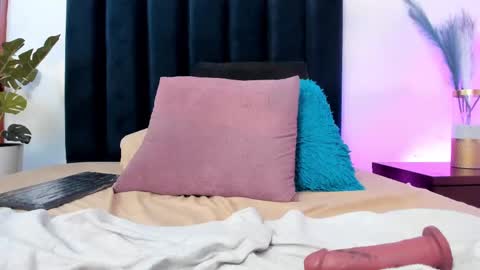 Snapshot of andracyruss chatting on October 11, 2:53 pm Andra Cyrus online show from October 11, 2:53 pm