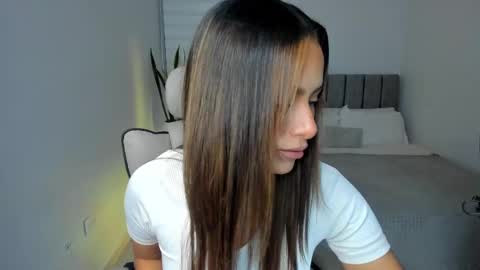 Snapshot of andrea_martini_ chatting on February 22, 12:27 am andrea online show from February 22, 12:27 am