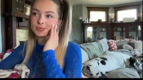 Snapshot of andreaelizabethxo chatting on September 9, 5:24 pm Andrea Elizabeth online show from September 9, 5:24 pm
