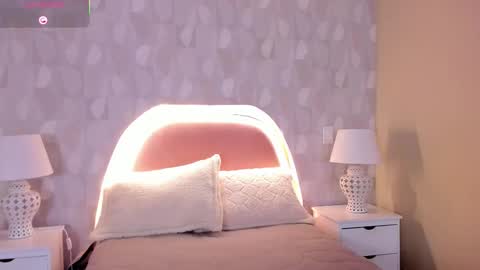 Snapshot of angel__ponce chatting on October 28, 7:19 pm angel__ponce online show from October 28, 7:19 pm