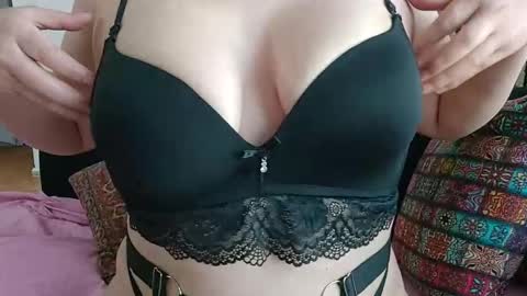Snapshot of angel_coconut chatting on October 8, 10:19 am Angel coco online show from October 8, 10:19 am