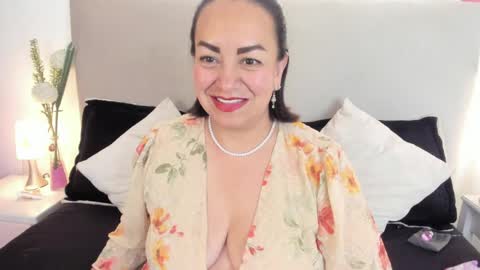 angel_velvet_ online show from April 3, 12:52 am