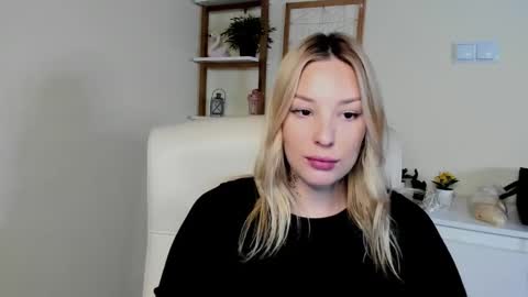 Angela online show from March 4, 1:28 pm