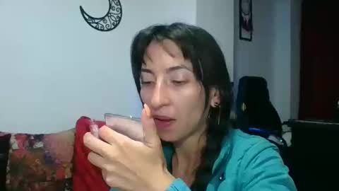 Snapshot of angela_mis chatting on February 7, 4:06 am Angela online show from February 7, 4:06 am