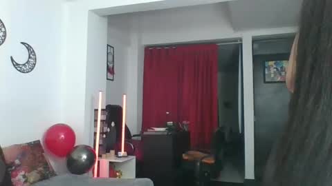 Snapshot of angela_mis chatting on February 15, 4:47 am Angela online show from February 15, 4:47 am