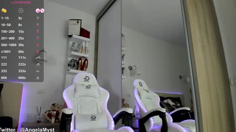 Angela online show from December 7, 8:44 am