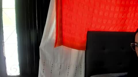 Snapshot of angela_nix chatting on October 30, 3:57 pm angela_nix online show from October 30, 3:57 pm