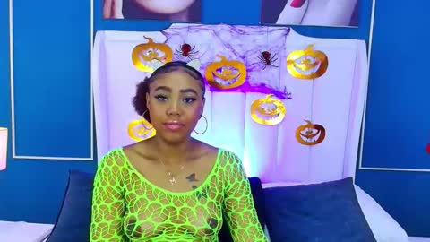 Snapshot of angela_robert chatting on October 26, 4:52 am Angela Roberts online show from October 26, 4:52 am