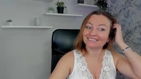 Snapshot of angela_samt chatting on September 15, 5:38 am Angela online show from September 15, 5:38 am